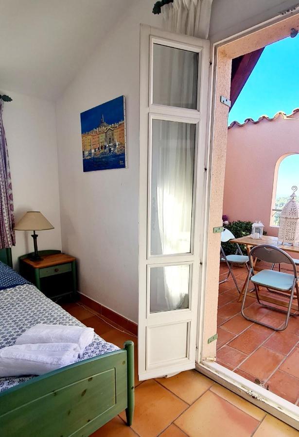 HAMEAU DES AMANDIERS - vue mer, golf et vignes Lejlighed Saint-Cyr-sur-Mer Eksteriør billede