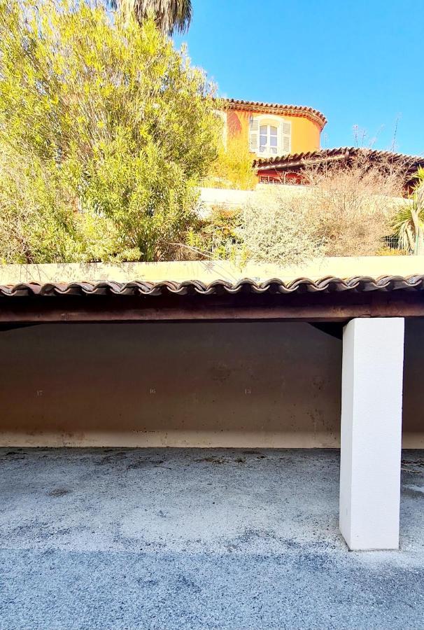 HAMEAU DES AMANDIERS - vue mer, golf et vignes Lejlighed Saint-Cyr-sur-Mer Eksteriør billede